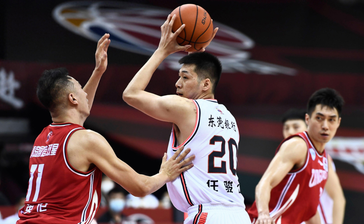 包含老将领衔，球队实力备战冠军争夺的词条