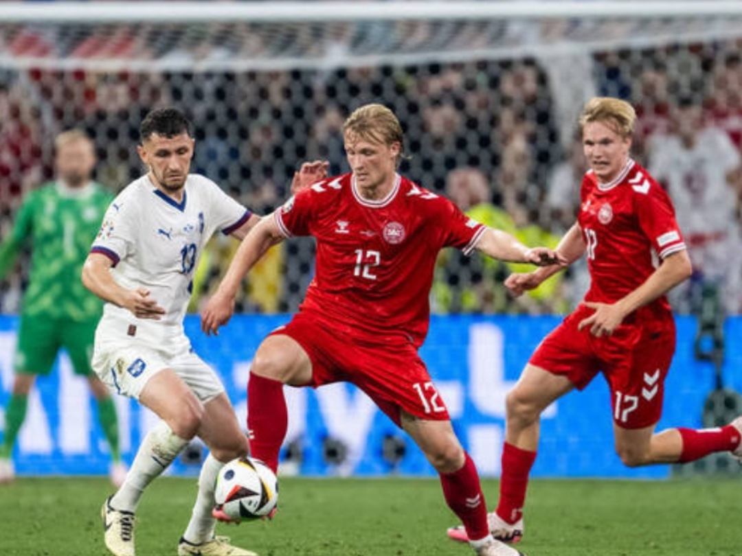 丹麦队在欧锦赛上展现出色技术，晋级半决赛