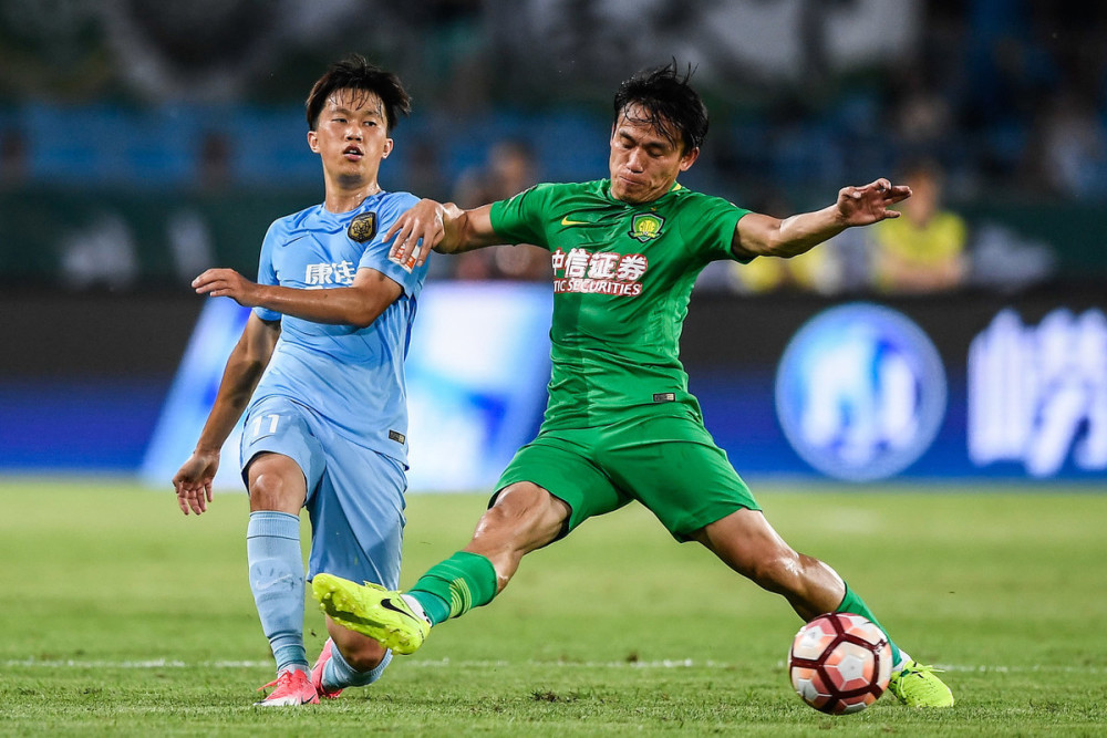 关于阿尔克马尔主场战胜尼斯，积分榜上升的信息