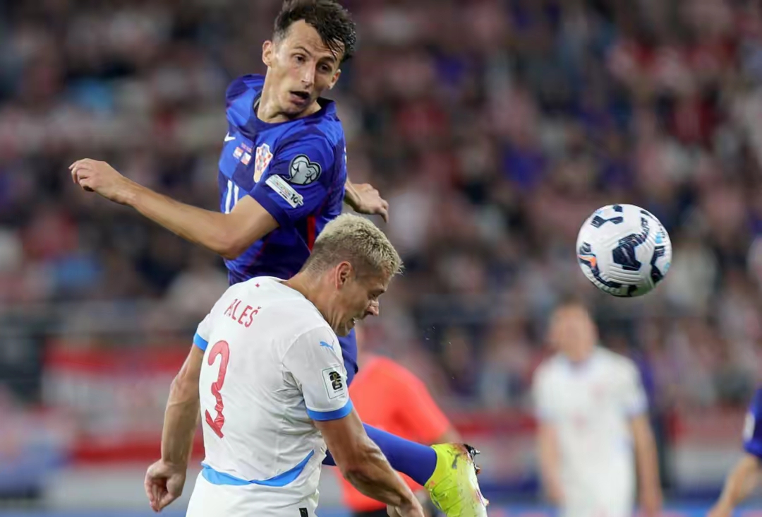 包含意大利险胜克罗地亚，德布劳内绝境逆转的词条