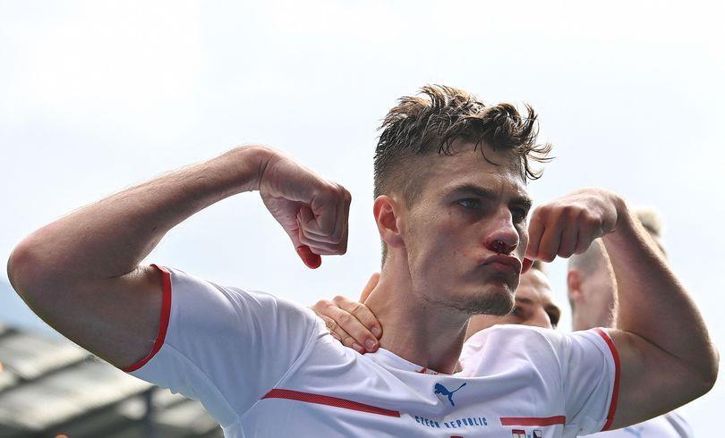 西班牙横扫希腊，穆勒惊艳四座