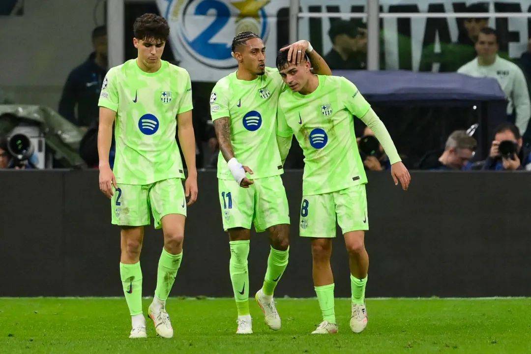 包含国际米兰绝杀多特蒙德，奥亚尔萨瓦尔刷新纪录的词条