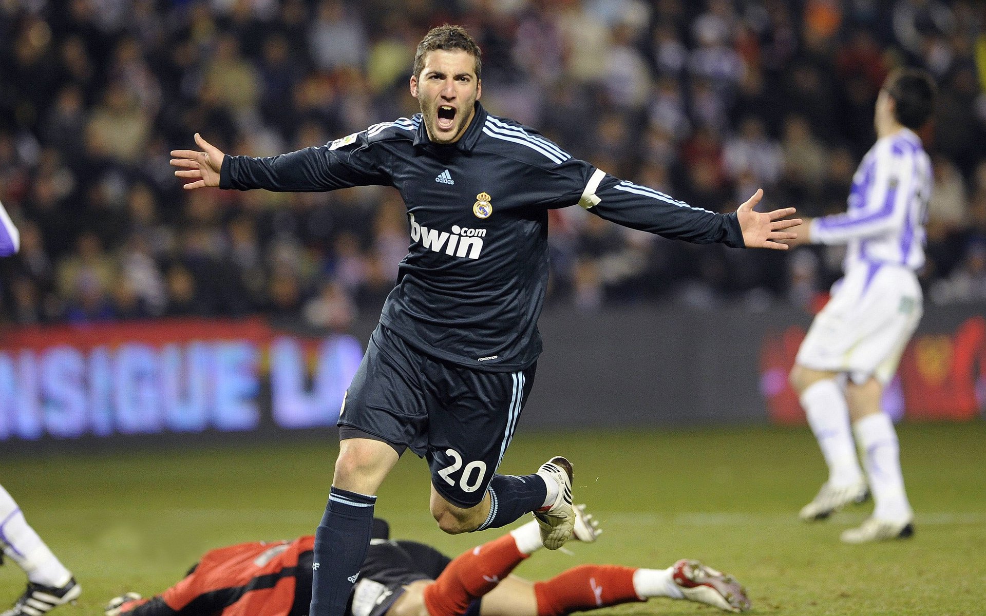 爱德华兹狂飙刷新纪录，凯尔特人争冠路上力克公牛显霸气